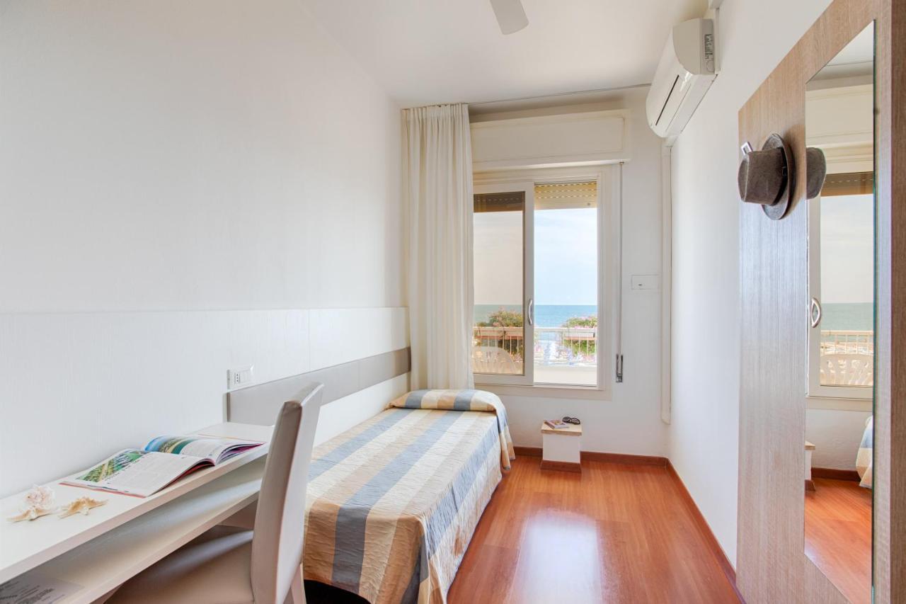 Hotel Telenia Лидо ди Йезоло Екстериор снимка
