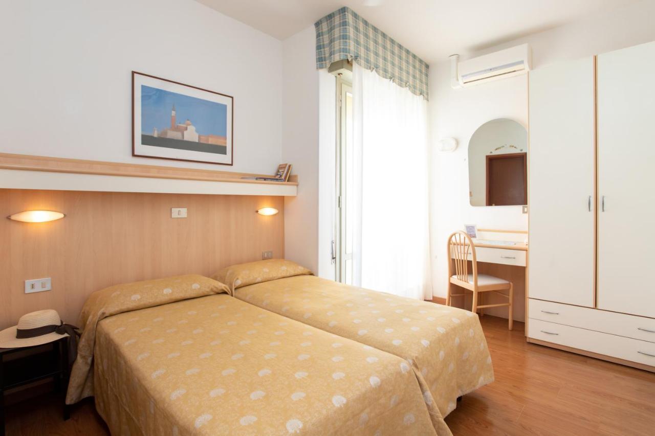 Hotel Telenia Лидо ди Йезоло Екстериор снимка