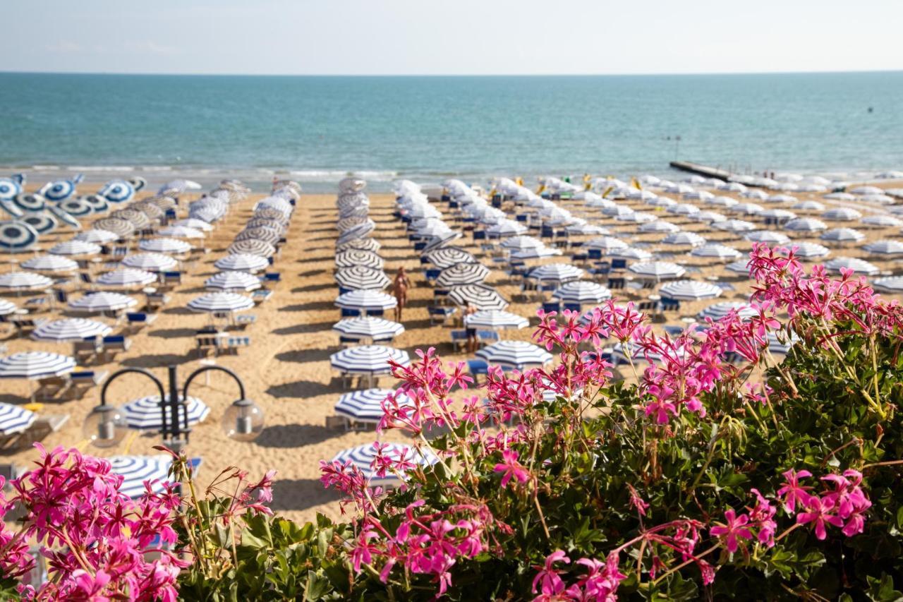 Hotel Telenia Лидо ди Йезоло Екстериор снимка