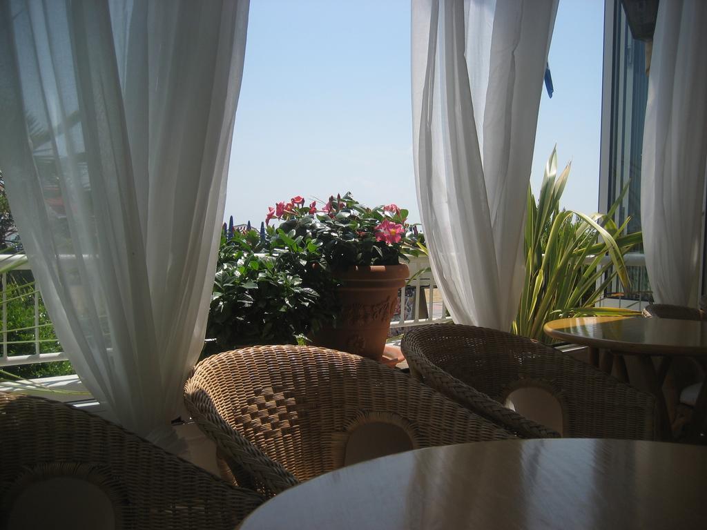 Hotel Telenia Лидо ди Йезоло Екстериор снимка